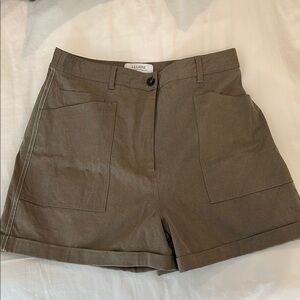 La Ligne Canvas Shorts in Mushroom